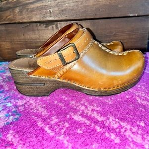 Chestnut brown leather dansko clogs size 36